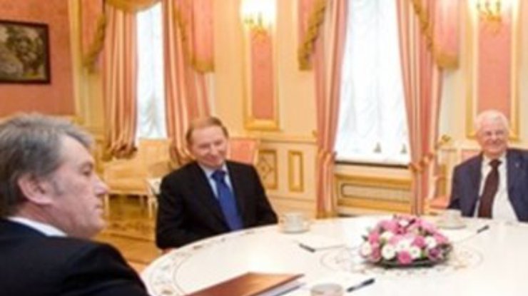 Экс-президенты Украины: Азаров должен уйти в отставку