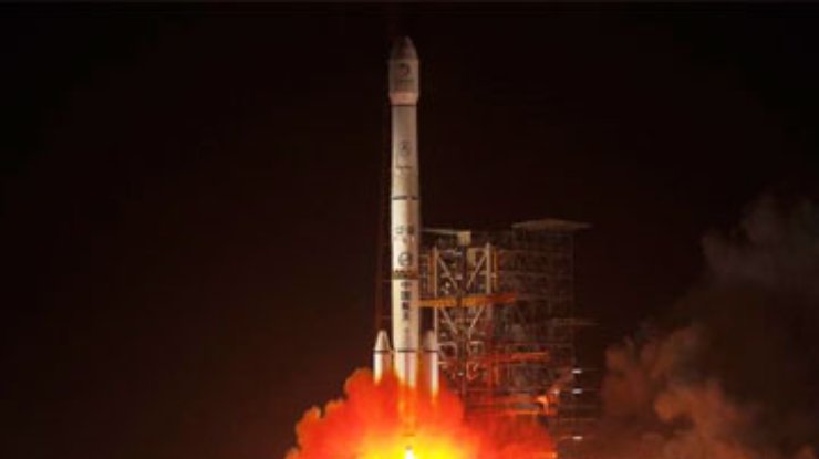 Китайский зонд "Чанъэ-3" успешно вышел на орбиту Луны