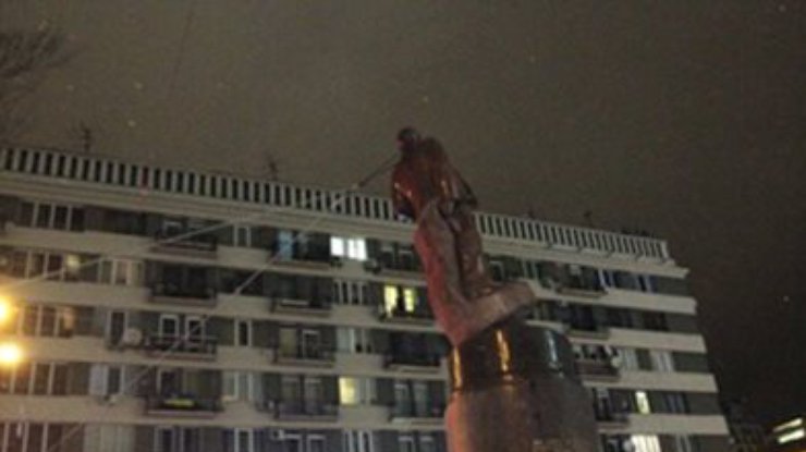 Украинские и российские коммунисты возмущены сносом памятника Ленину в Киеве