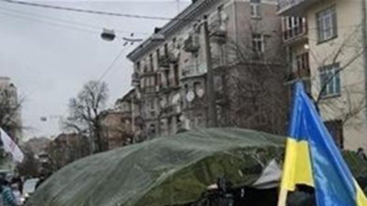 Милиция заняла палаточный лагерь митингующих в центре Киева