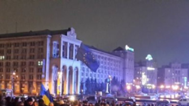 На Майдан вышли тысячи человек, милиция активных действий не предпринимает