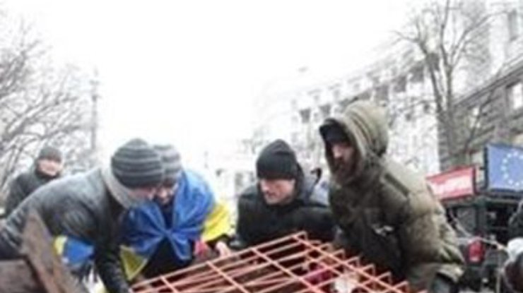 Милиция призывает митингующих освободить центральные улицы Киева
