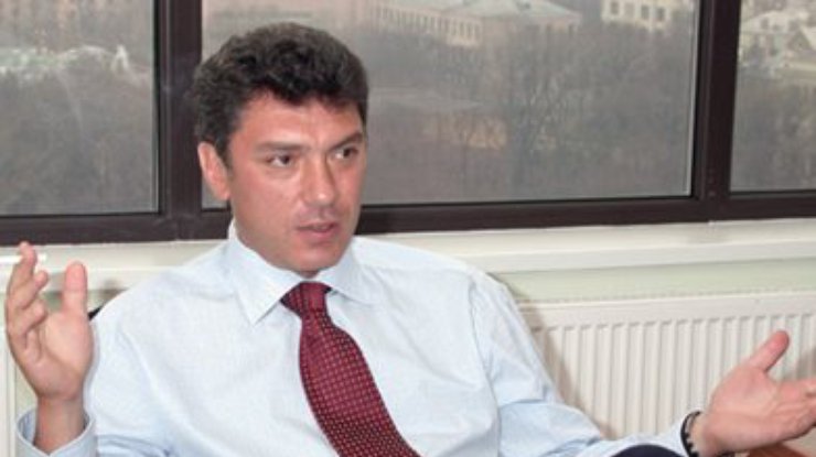 Немцов грозит судом украинской власти за то, что его не впустили в страну