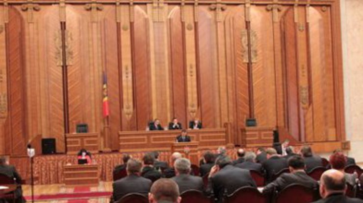 Молдавские коммунисты и демократы подрались на заседании парламента