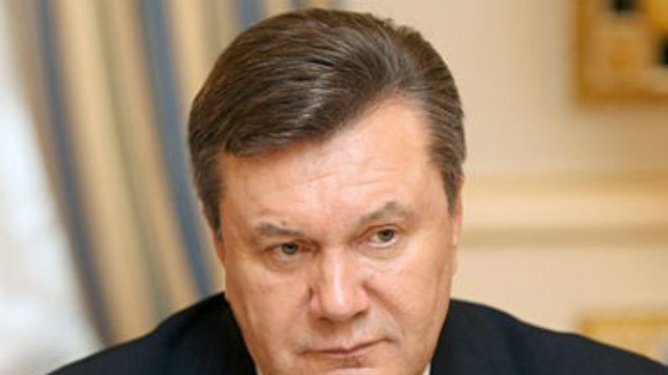 Янукович поручил Пшонке и Захарченко найти виновных в избиении Чорновил