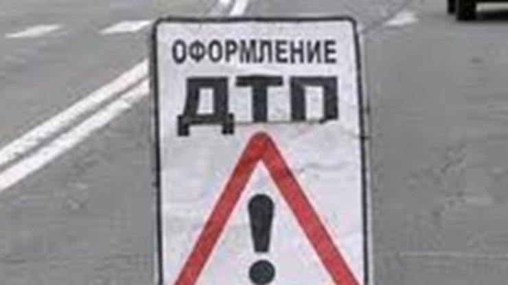 В Киеве иномарка протаранила около десяти машин