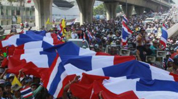 Противники премьера Таиланда идут маршем на Бангкок