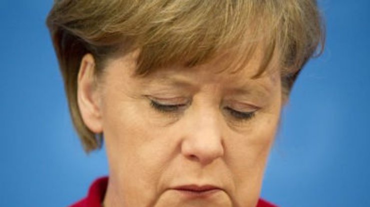 Меркель сломала кость таза, катаясь на лыжах