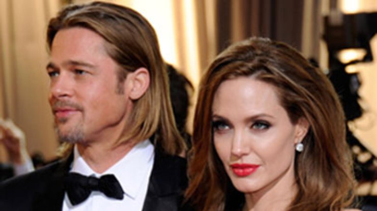 СМИ: Анджелина Джоли и Брэд Питт хотят усыновить еще одного ребенка