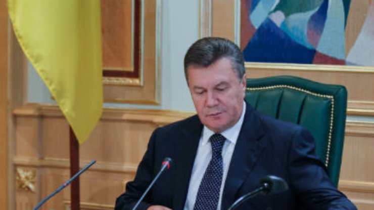 Янукович уволил Левочкина с поста главы администрации президента