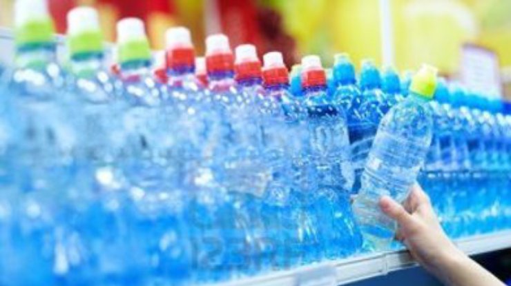 Питьевая вода в пластиковых бутылках содержит 24 тысячи химикатов