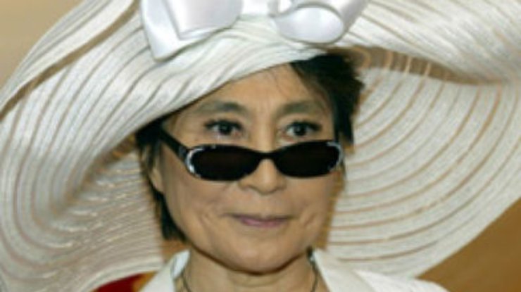 Йоко Оно заступилась за дельфинов в Японии