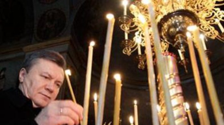 Янукович помолился за Украину вместе с Клюевым и Пшонкой