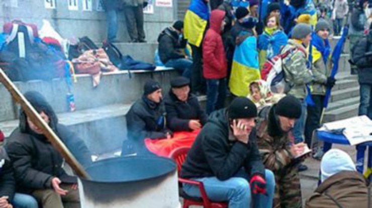 Активисты остаются на Майдане, несмотря на 20-градусный мороз