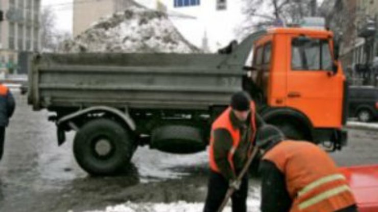 За сутки с улиц Киева вывезено более 1,7 тысячи тонн снега