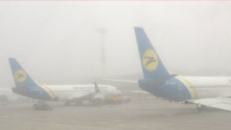 Авиарейсы вынуждены менять маршруты из-за тумана в Киеве