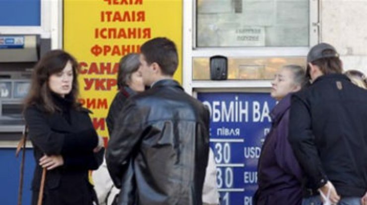 Украинцы за месяц купили валюты на 0,6 миллиарда долларов больше, чем продали