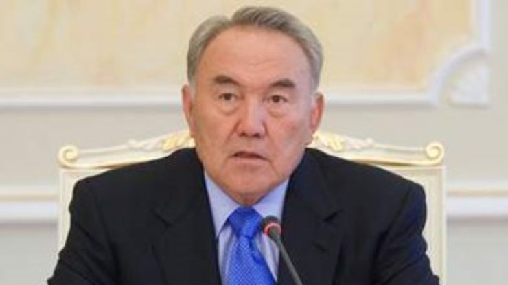 Назарбаев обещает, что курс тенге больше не упадет