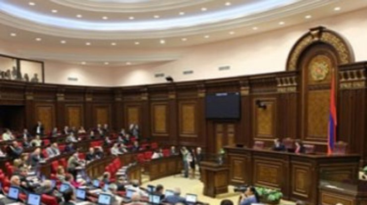 Парламент Армении почтил память погибших в Украине