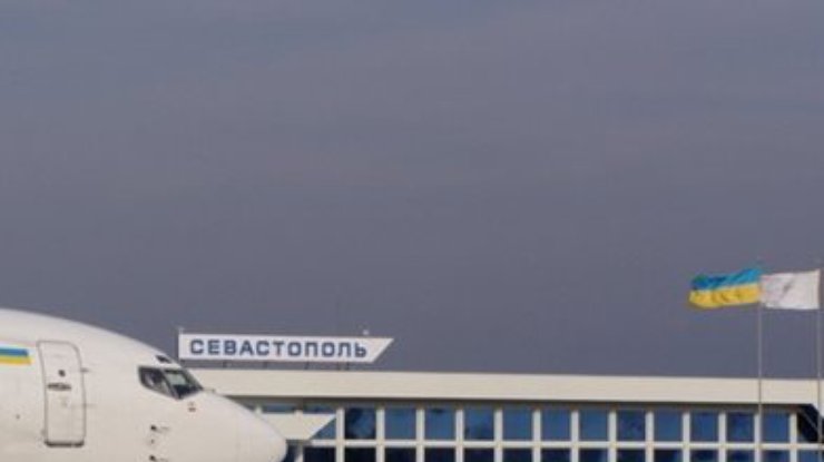 Российские военные захватили аэропорт "Бельбек" в Севастополе (обновлено)