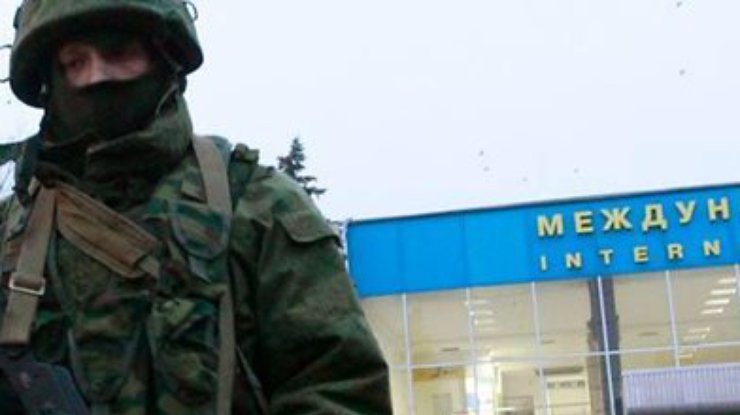 Аваков назвал блокирование аэропортов в Крыму "вооруженным вторжением и оккупацией"