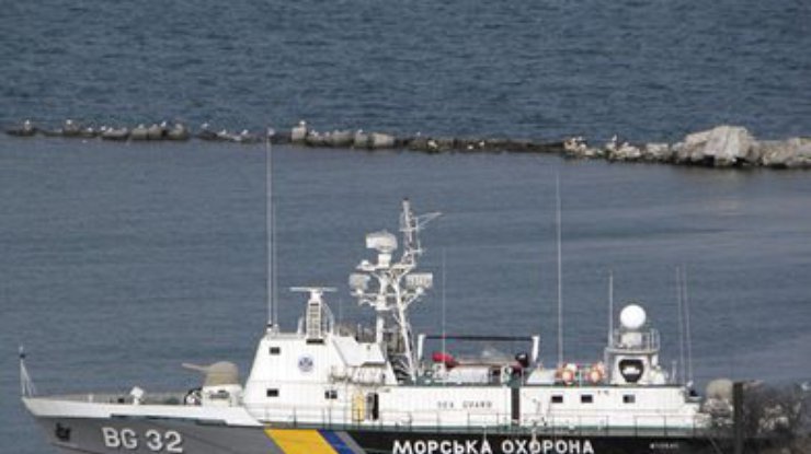 Вооруженные лица пытаются захватить севастопольский отряд морской охраны Госпогранслужбы Украины, корабли по боевой тревоге выходят в море
