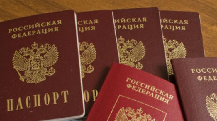 Генконсульство РФ выдало паспорта шестерым "беркутовцам"