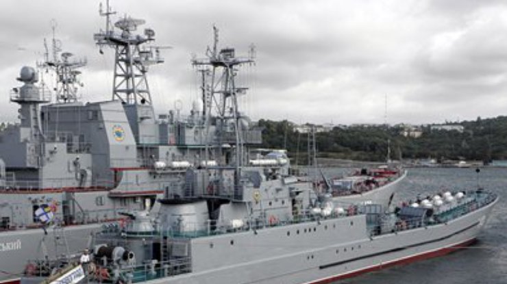 Корабли ВМС Украины остаются в Севастопольской бухте, личный состав продолжает служить украинскому народу, - Минобороны