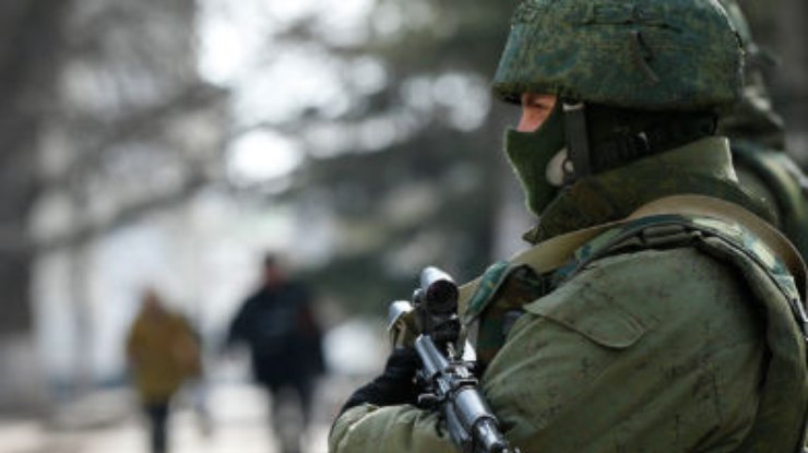 Крымская "самооборона" ворвалась в военный городок в Симферополе
