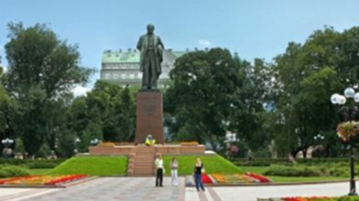 Турчинов и Яценюк возложили цветы к памятнику Шевченко в Киеве