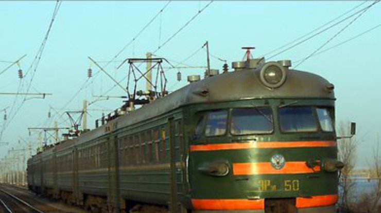 Пассажирские и грузовые поезда в Крым и обратно курсируют бесперебойно