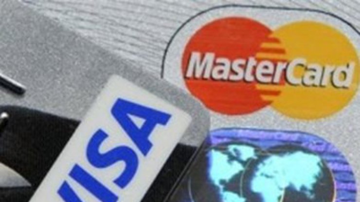 Visa и MasterCard заблокировали операции по картам двух российских банков