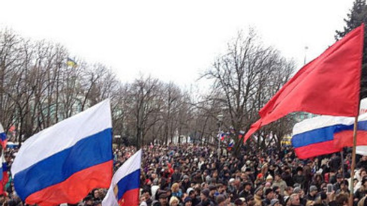 В Харькове на митинги за и против единства Украины вышли 10 тысяч человек