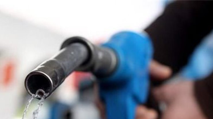 Аваков предлагает продать бензин, изъятый по делу компаний Курченко