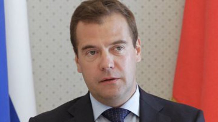 Медведев обещает поднять пенсии крымчан к августу