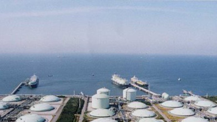 Украина сохраняет планы строительства LNG-терминала, - Яценюк