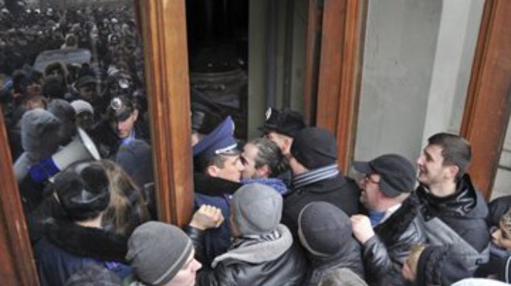 Сепаратисты ворвались в здание Донецкой ОГА (обновлено)