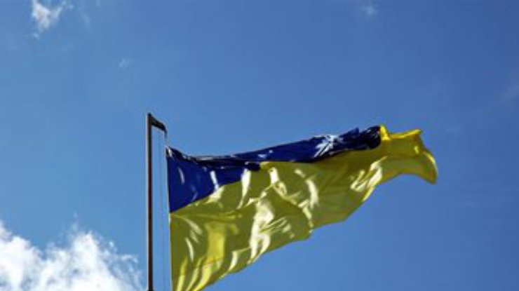 На самое высокое здание Днепропетровска водрузили флаг Украины
