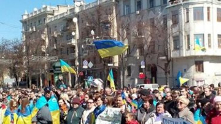 В Харькове проходят проукраинский и пророссийский митинги, ОГА не освобождена