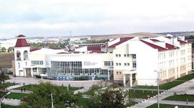 Директора единственной в Крыму украинской гимназии заставили уволиться