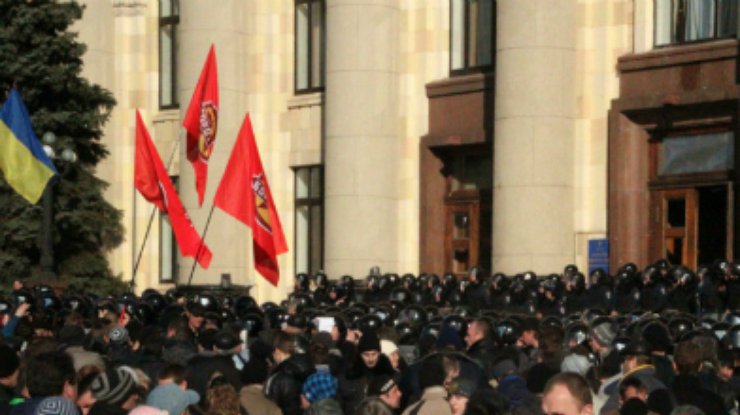 Суд арестовал активиста Логвинова и еще 42 подозреваемых в массовых беспорядках в Харькове