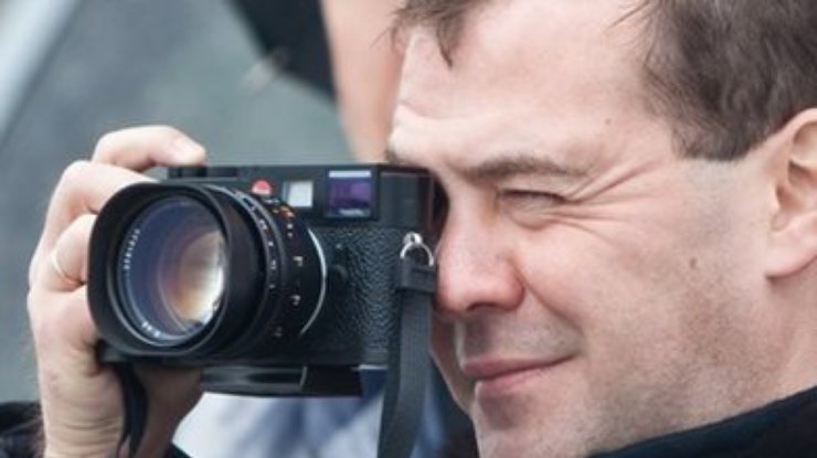 В Пекине открылась выставка фотографий премьера РФ Медведева
