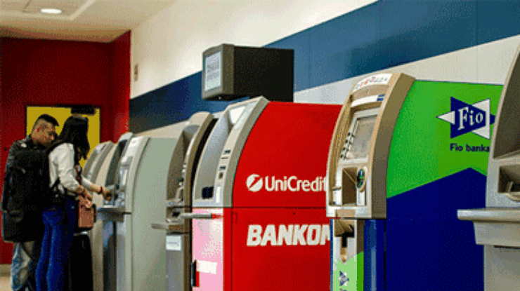 Швейцарские банкоматы научились "отбиваться" от грабителей
