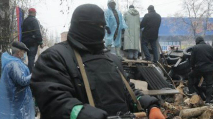 Представитель "сил самообороны" утверждает, что в Славянске обстреляны их посты