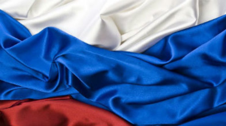 Украинец и россиянин везли через границу 25 российских флагов и устройство для негласного сбора информации
