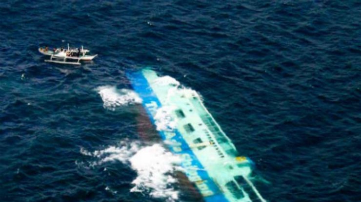 Более 100 пассажиров спасены с тонущего южнокорейского парома
