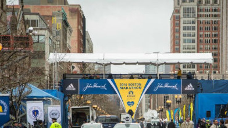 Финиш марафона в Бостоне эвакуировали из-за подозрительного рюкзака