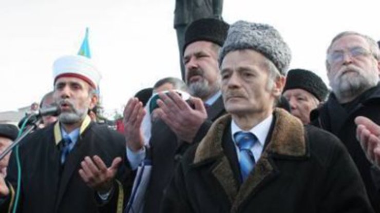 Лидеров крымских татар Джемилева и Чубарова задержали на въезде в Крым (фото)