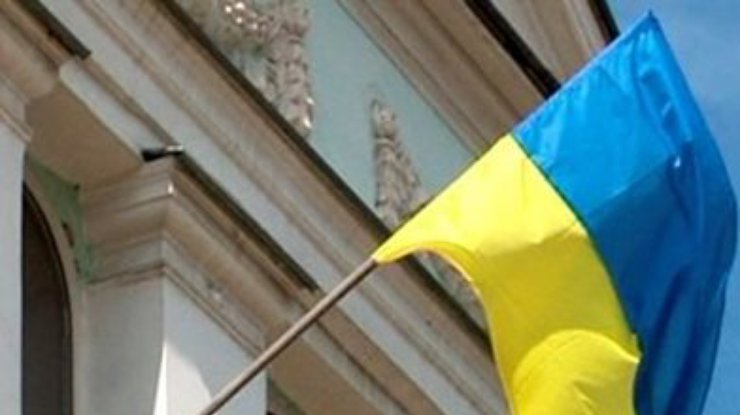 На здании Меджлиса в Симферополе сорван флаг Украины, избиты женщины (обновлено, фото)