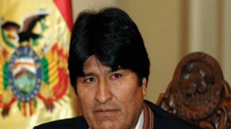Президент Боливии разрешил военным сбивать самолеты, перевозящие наркотики